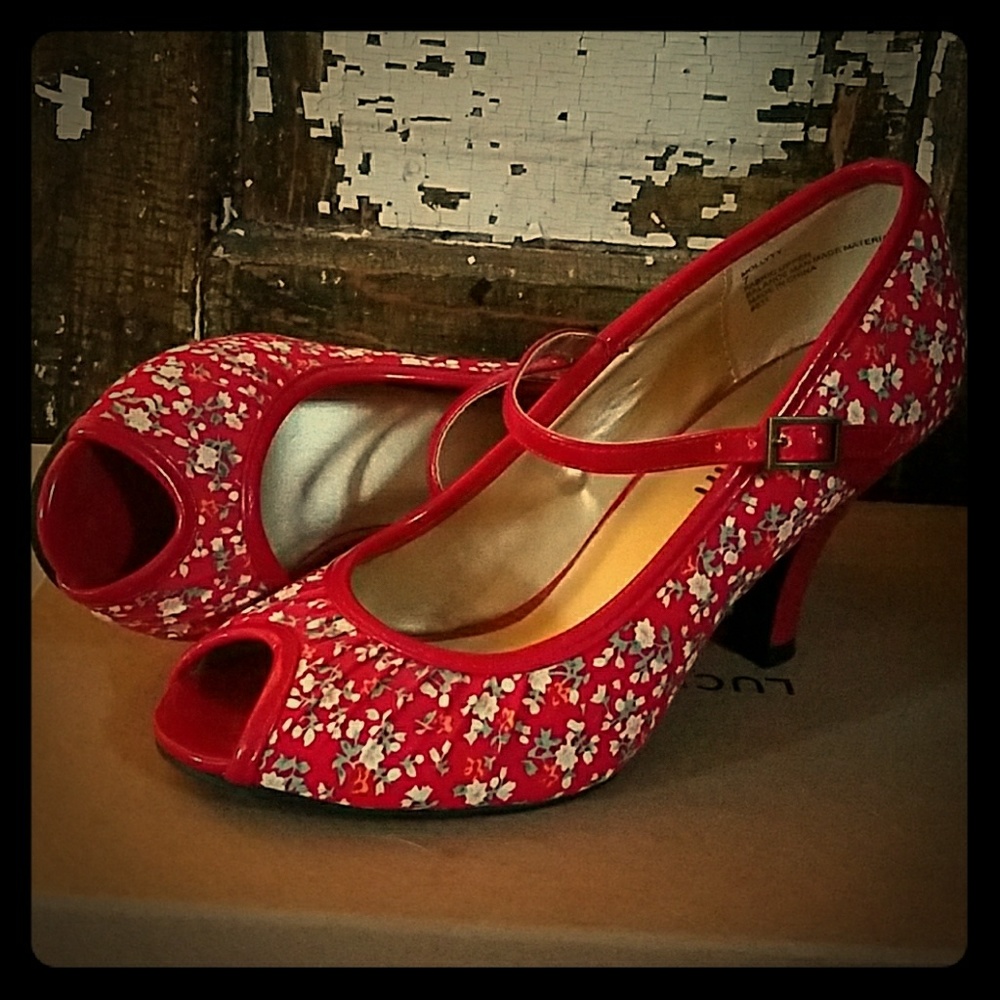 Madden girl peep toe pump